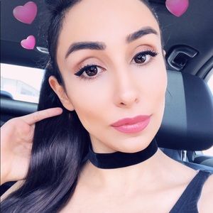 Meet your Posher, Hania